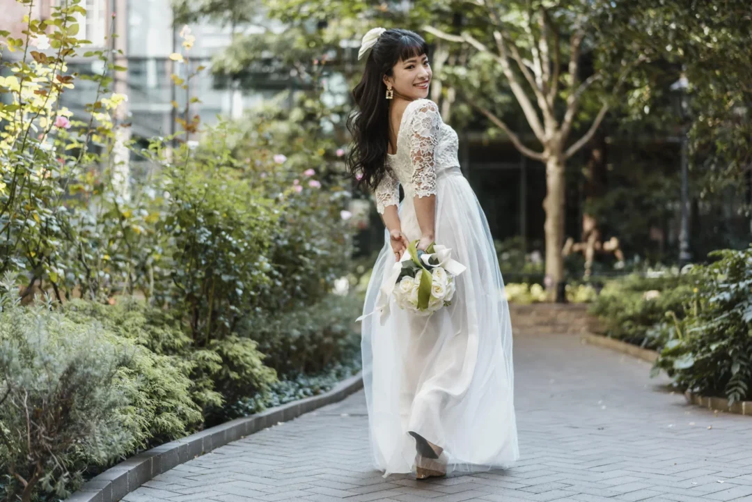 side-view-beautiful-bride-outdoors-with-flowers_ciliknew